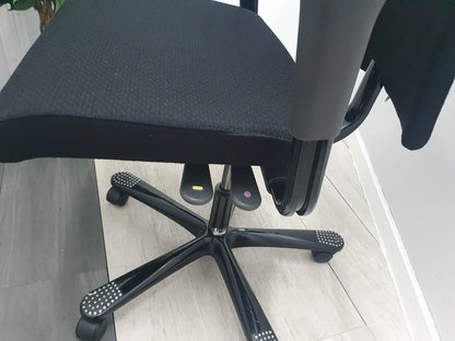 Black Hag H04 Credo Adjustable Ergonomic Office Swivel Chair Swivel Wheeled desk