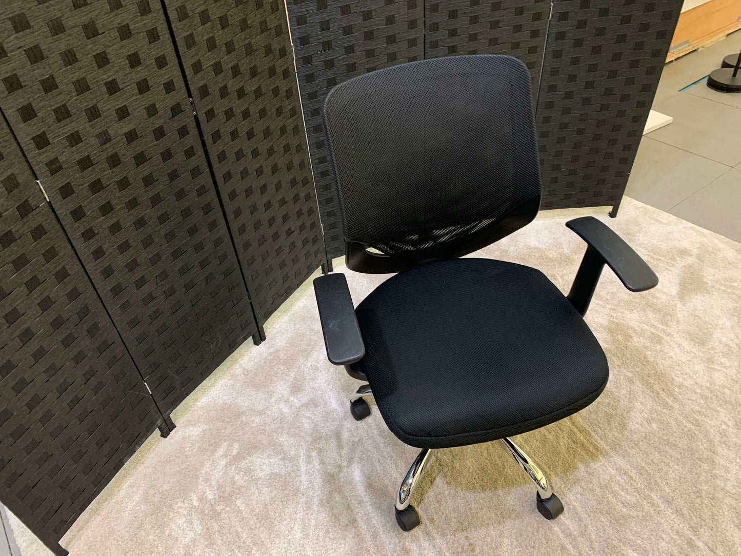 Second-hand Office Swivel Chair Black with Mesh-Back