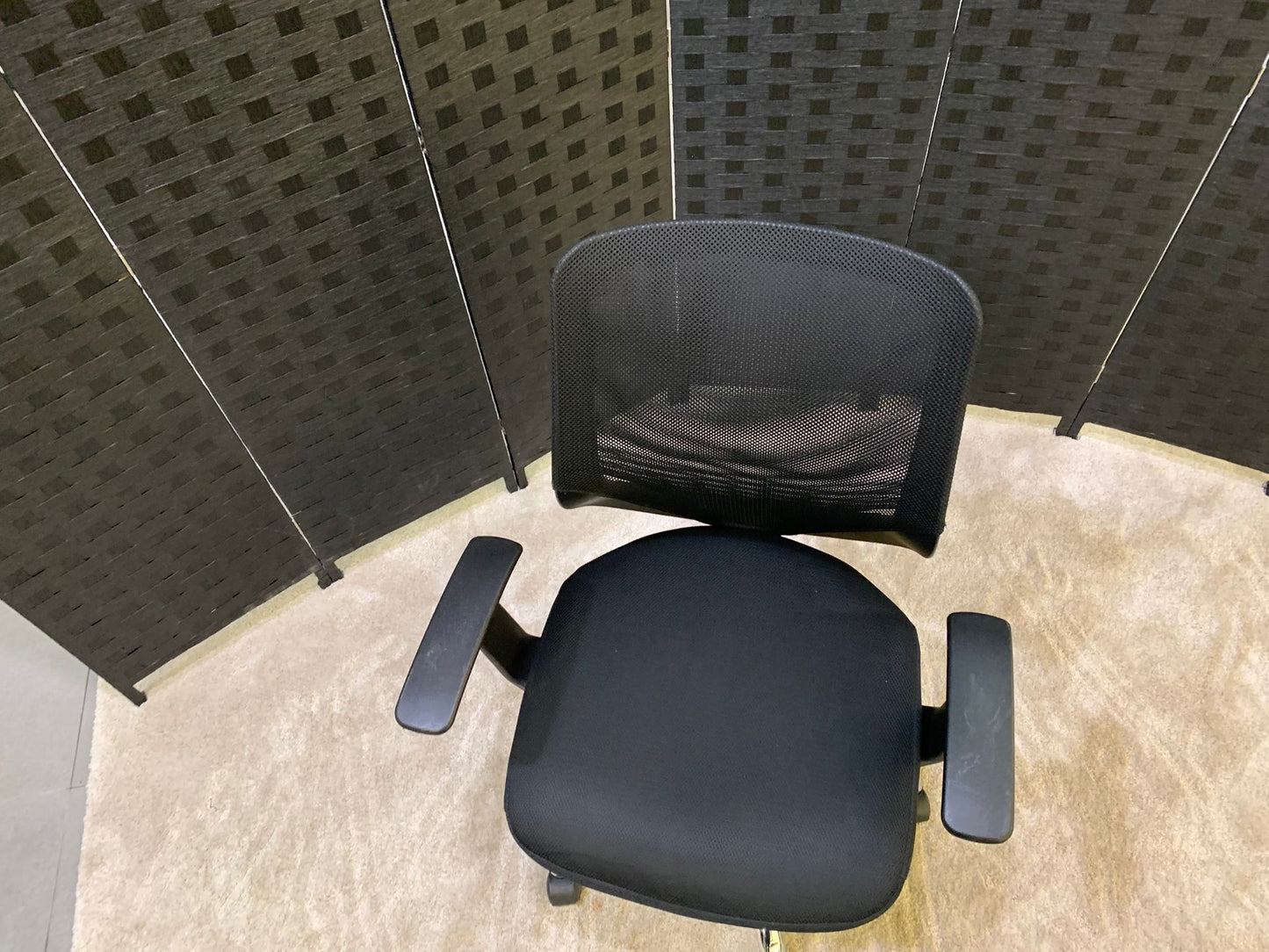 Second-hand Office Swivel Chair Black with Mesh-Back