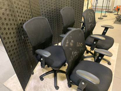 Second-hand Office Swivel Chair Black with Mesh-Back
