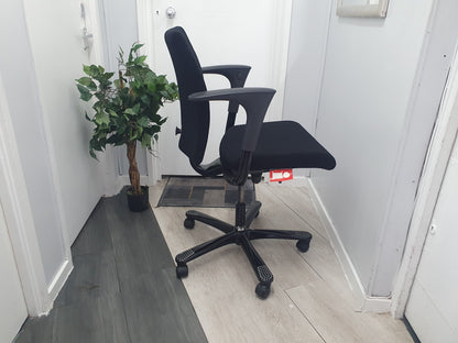 Black Hag H04 Credo Adjustable Ergonomic Office Swivel Chair Swivel Wheeled desk