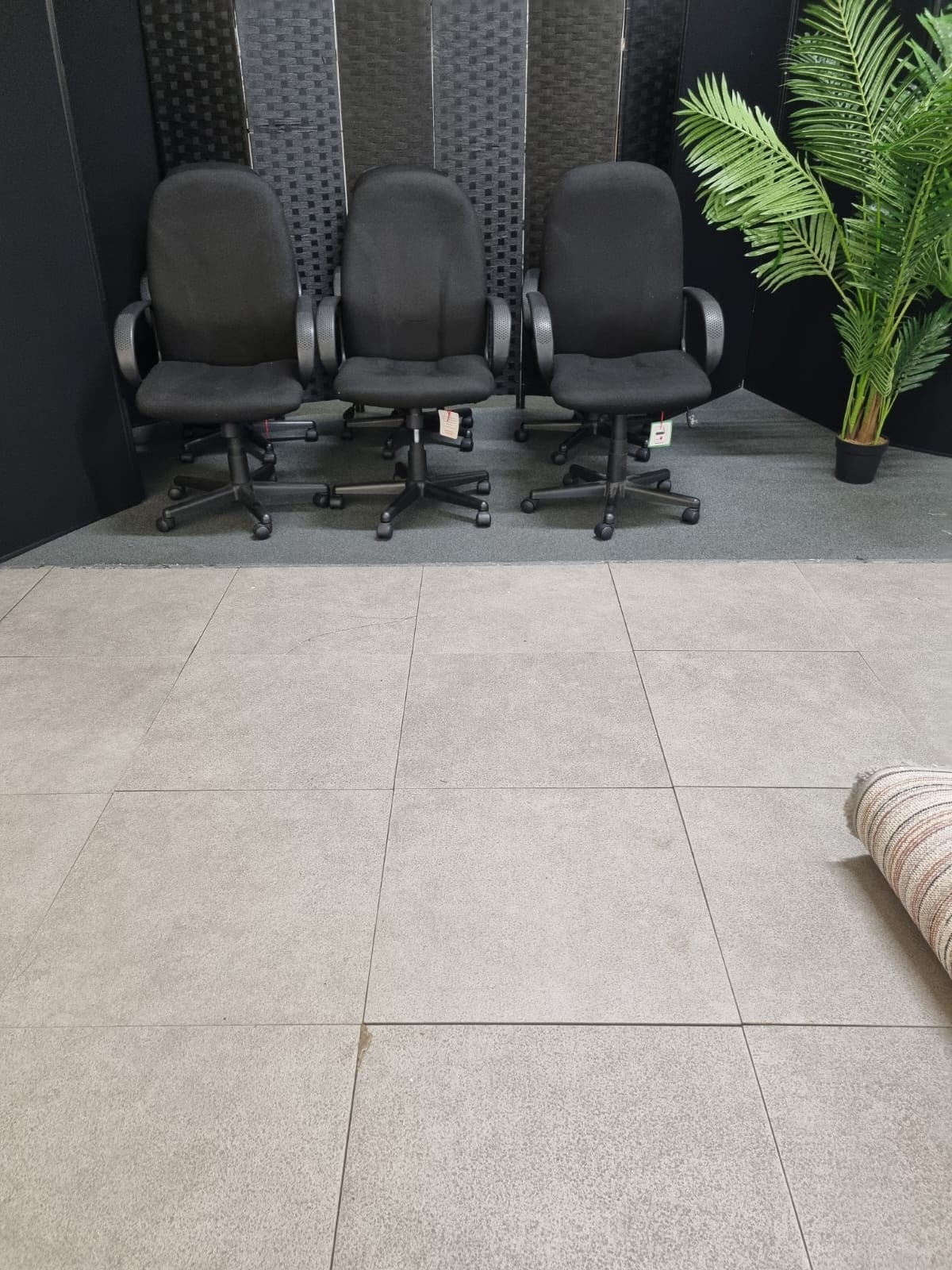 Used swivel chairs upholstered black