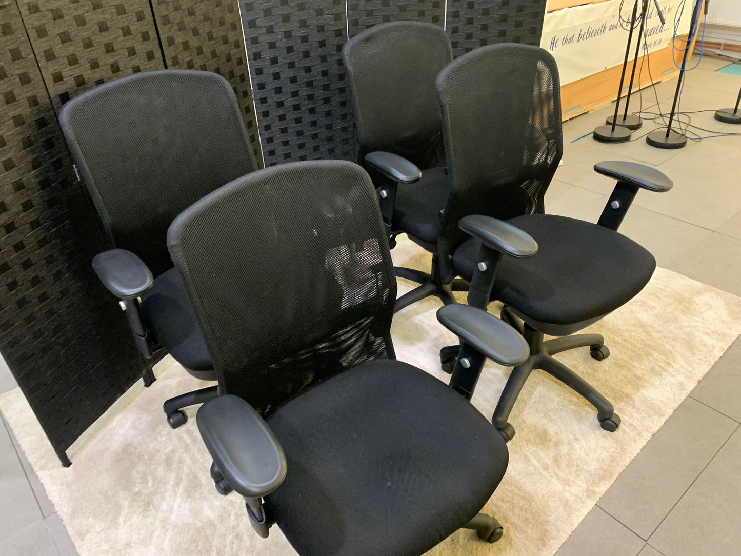 Second-hand Office Swivel Chair Black with Mesh-Back