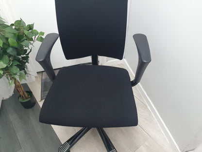 Black Hag H04 Credo Adjustable Ergonomic Office Swivel Chair Swivel Wheeled desk