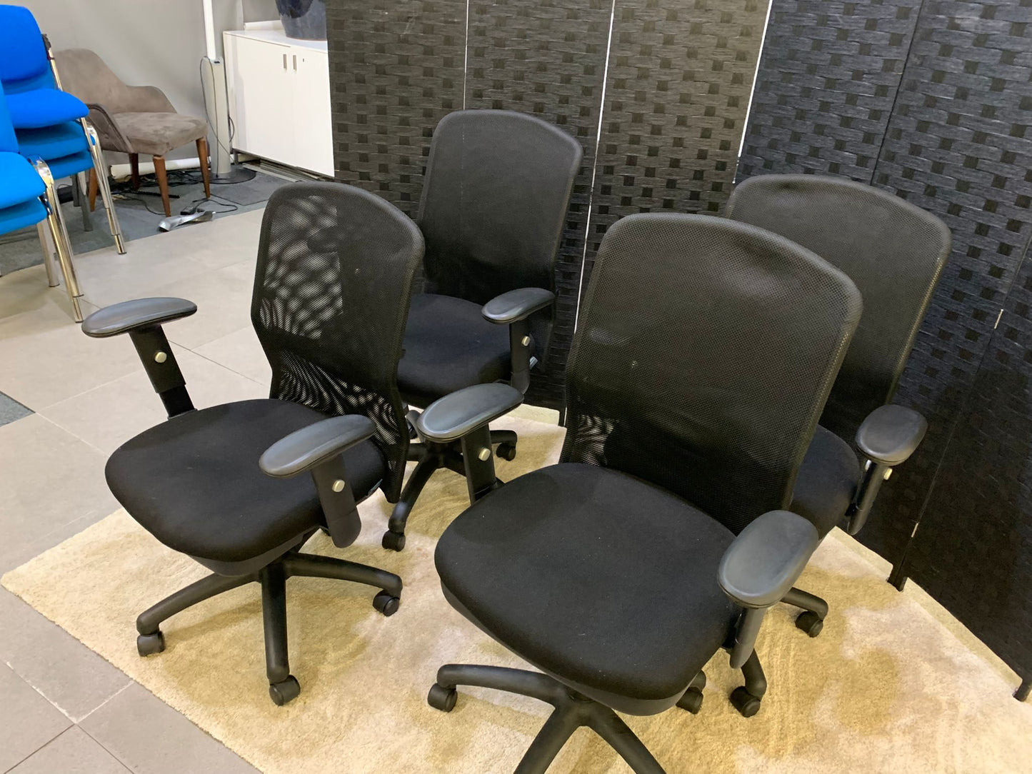 Second-hand Office Swivel Chair Black with Mesh-Back