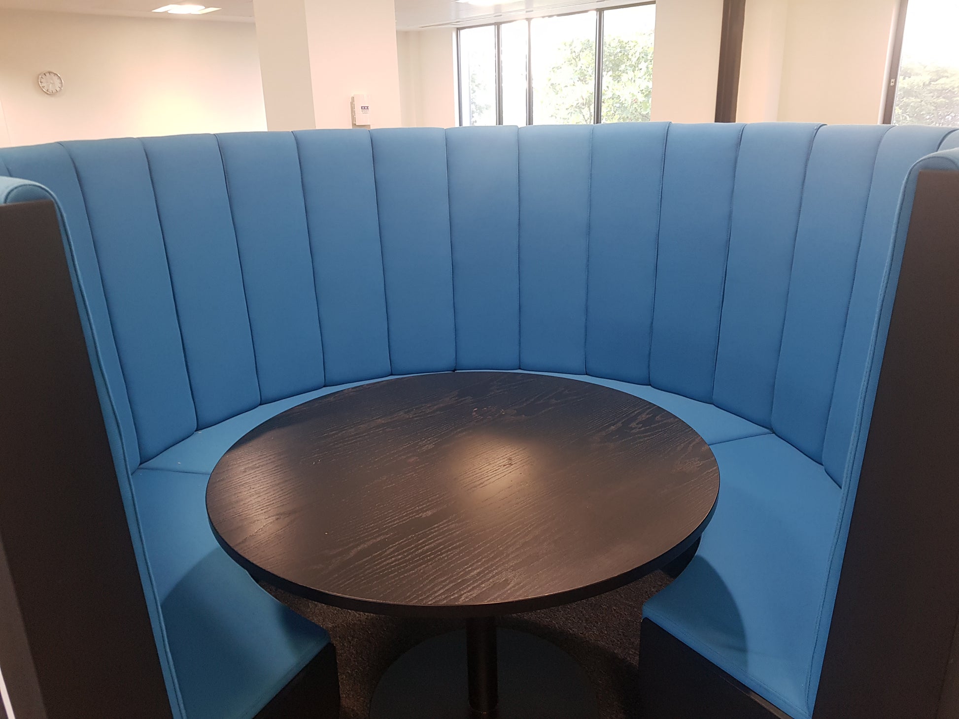 Blue ribbed meeting pod for office