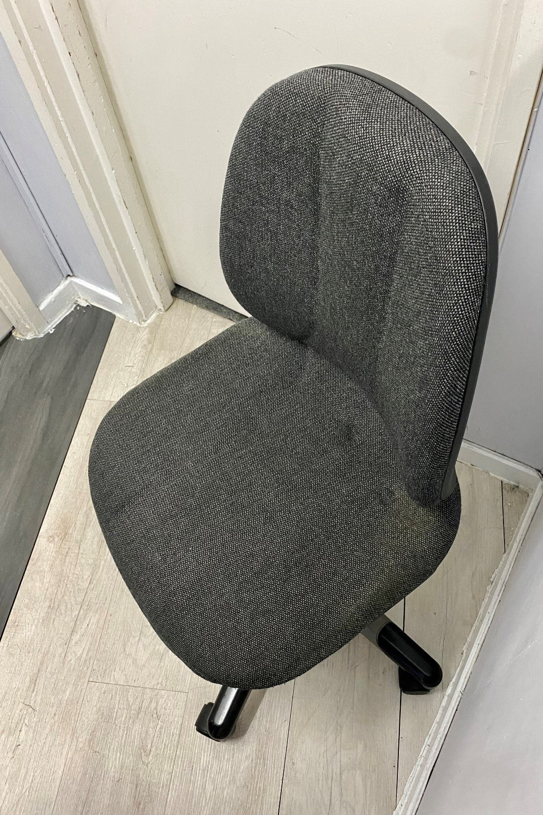 Base of grey RH task chair