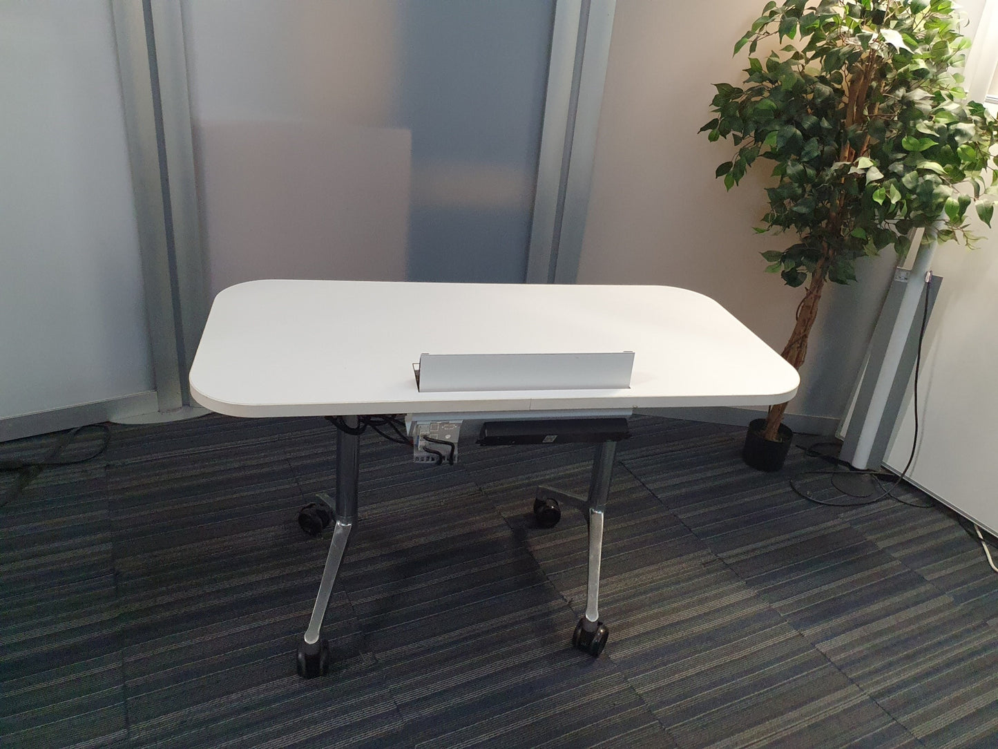 White Folding Desk (W= 120cm H= 73cm D= 60cm)