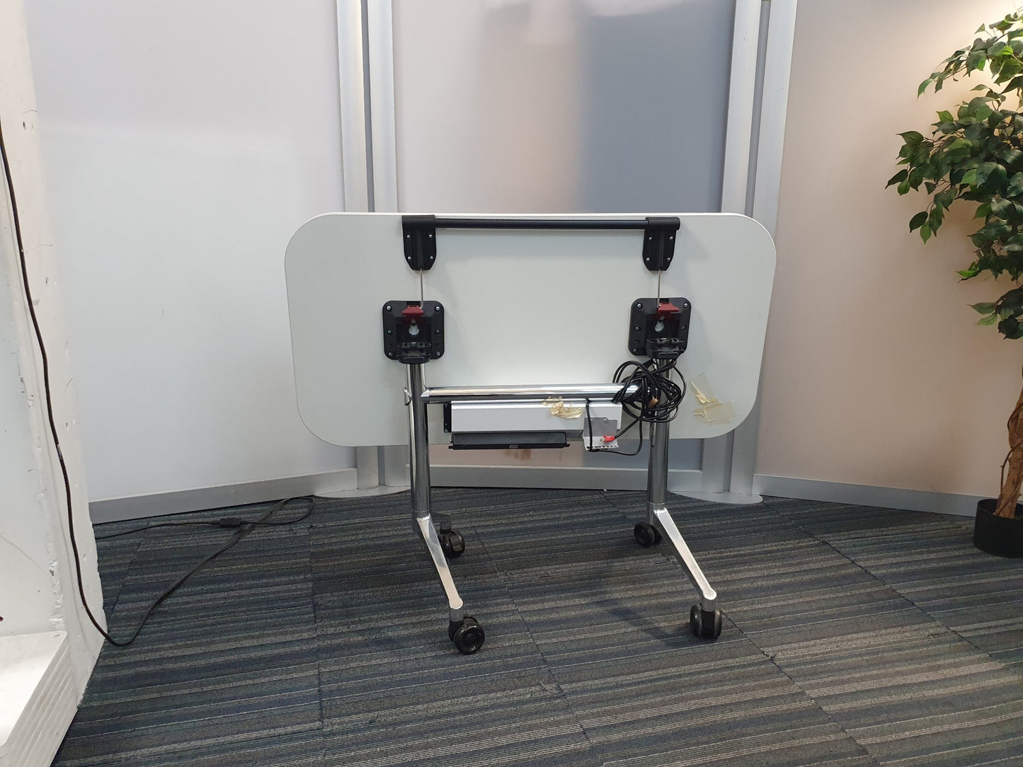 White Folding Desk (W= 120cm H= 73cm D= 60cm)