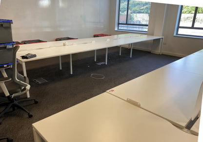 Used White 6 Seater Office Hot Desk Pod 140cm x 80cm per tabletop