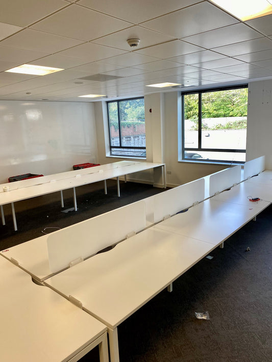 Pre-Owned White Office Pod Desk - 8 Seater- 140cm x 80cm per tabletop