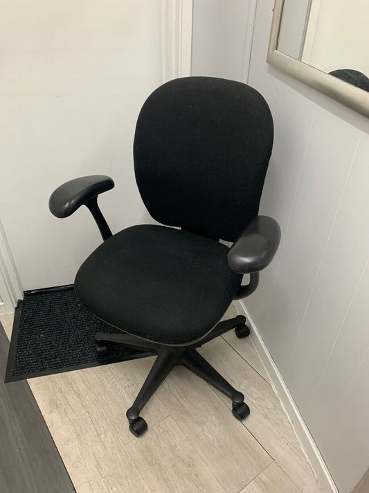 Pre-Owned Herman Miller Ambi Swivel Chairs Black