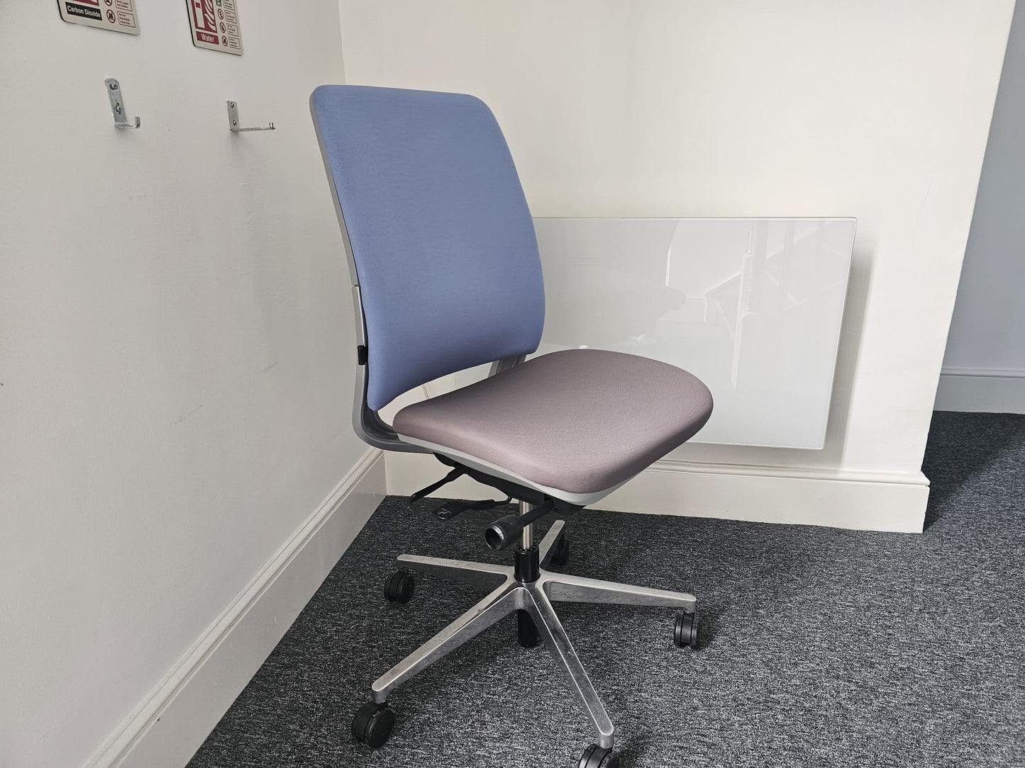 Swivel desk chair in blue and grey