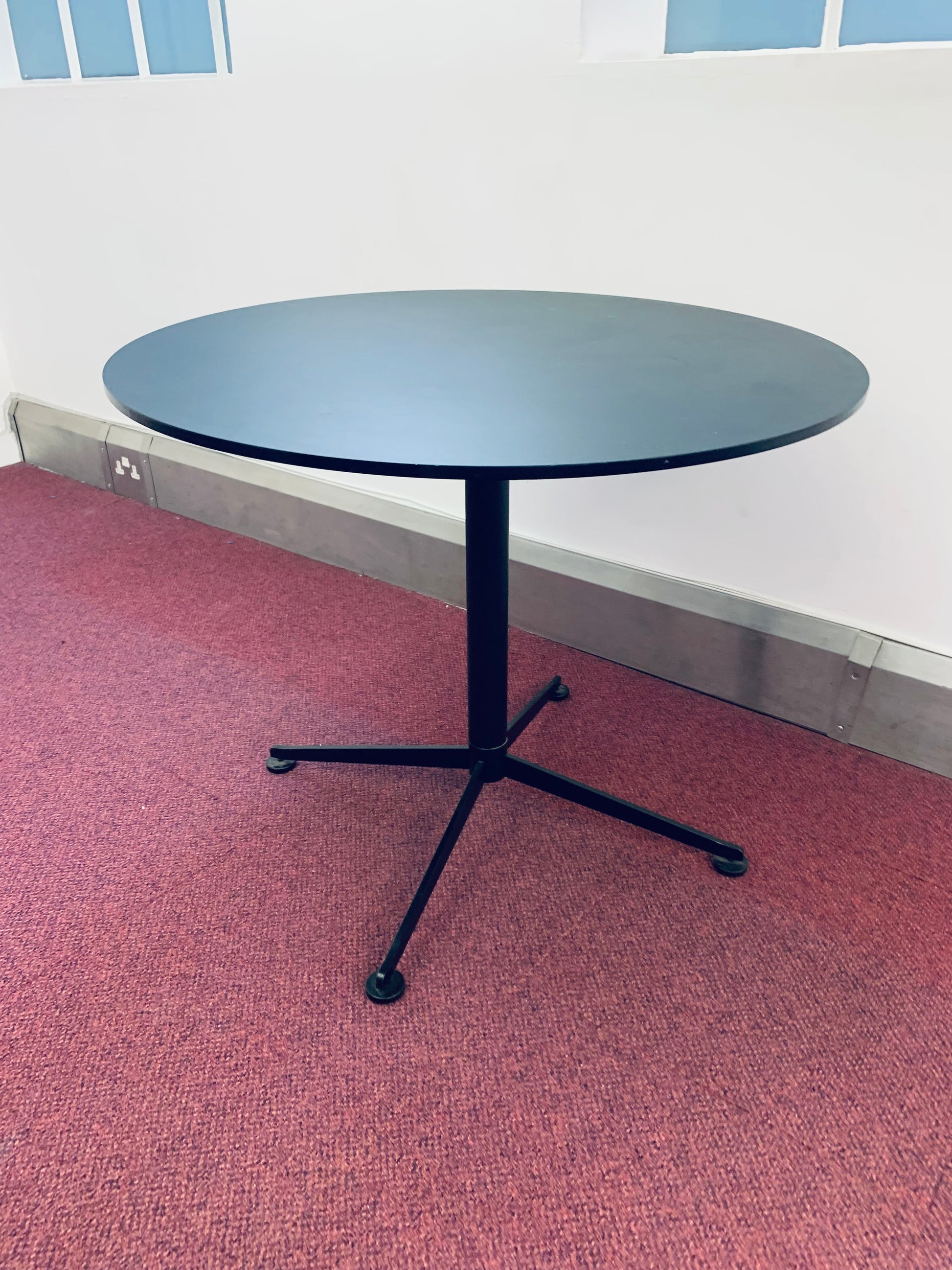 Black Circle Conference Breakout Table