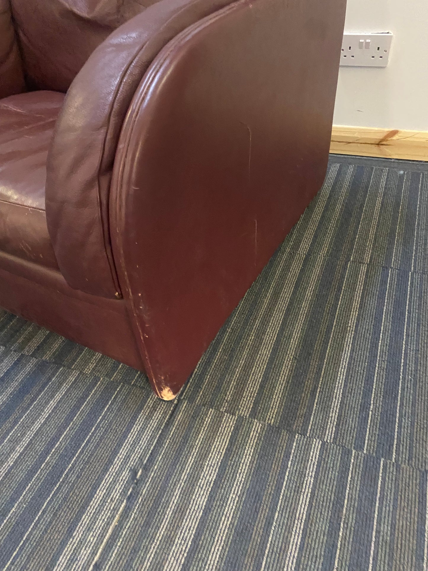 Used single leather armchair Mauve