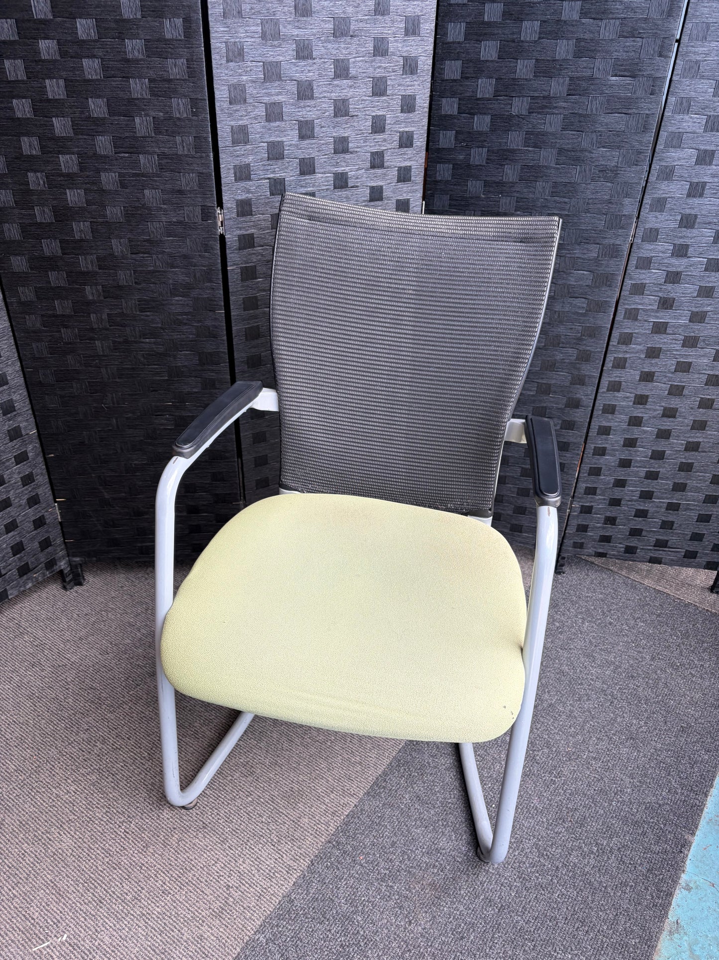 Pre-owned cantilever meeting chairs - Green black