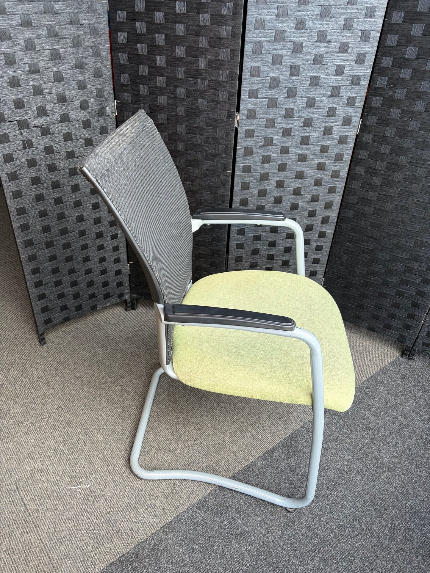 Pre-owned cantilever meeting chairs - Green black