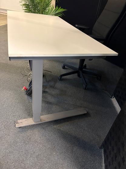 Secondhand extendable white height adjustable desk - 160cm x 90cm