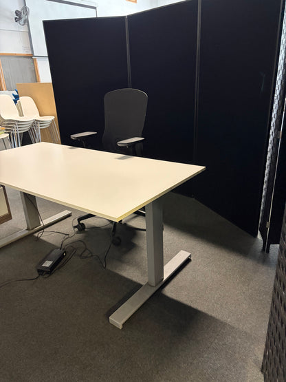 Pre-owned Electric sit stand desk white - 155cm x 80cm