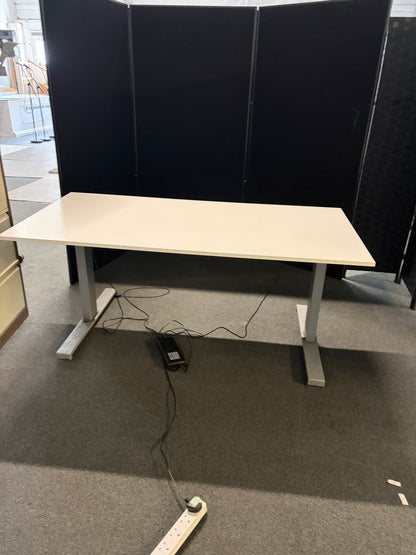 Pre-owned Electric sit stand desk white - 155cm x 80cm