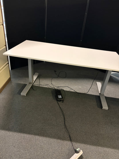 Pre-owned Electric sit stand desk white - 155cm x 80cm