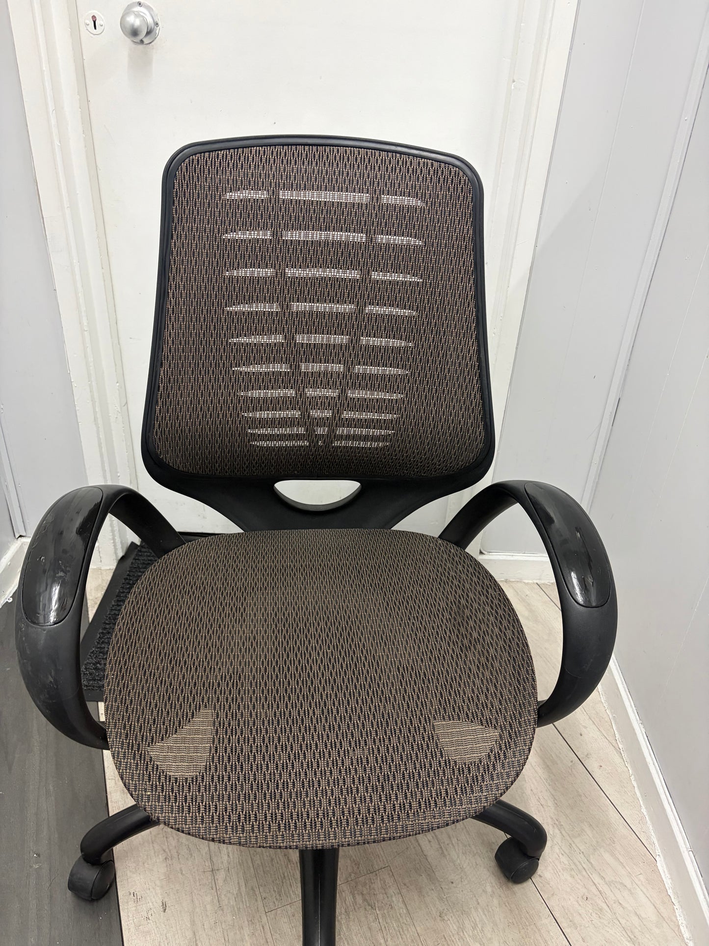 Pre-owned adjustable office chair - Mesh detailing. Bit of ware but good function