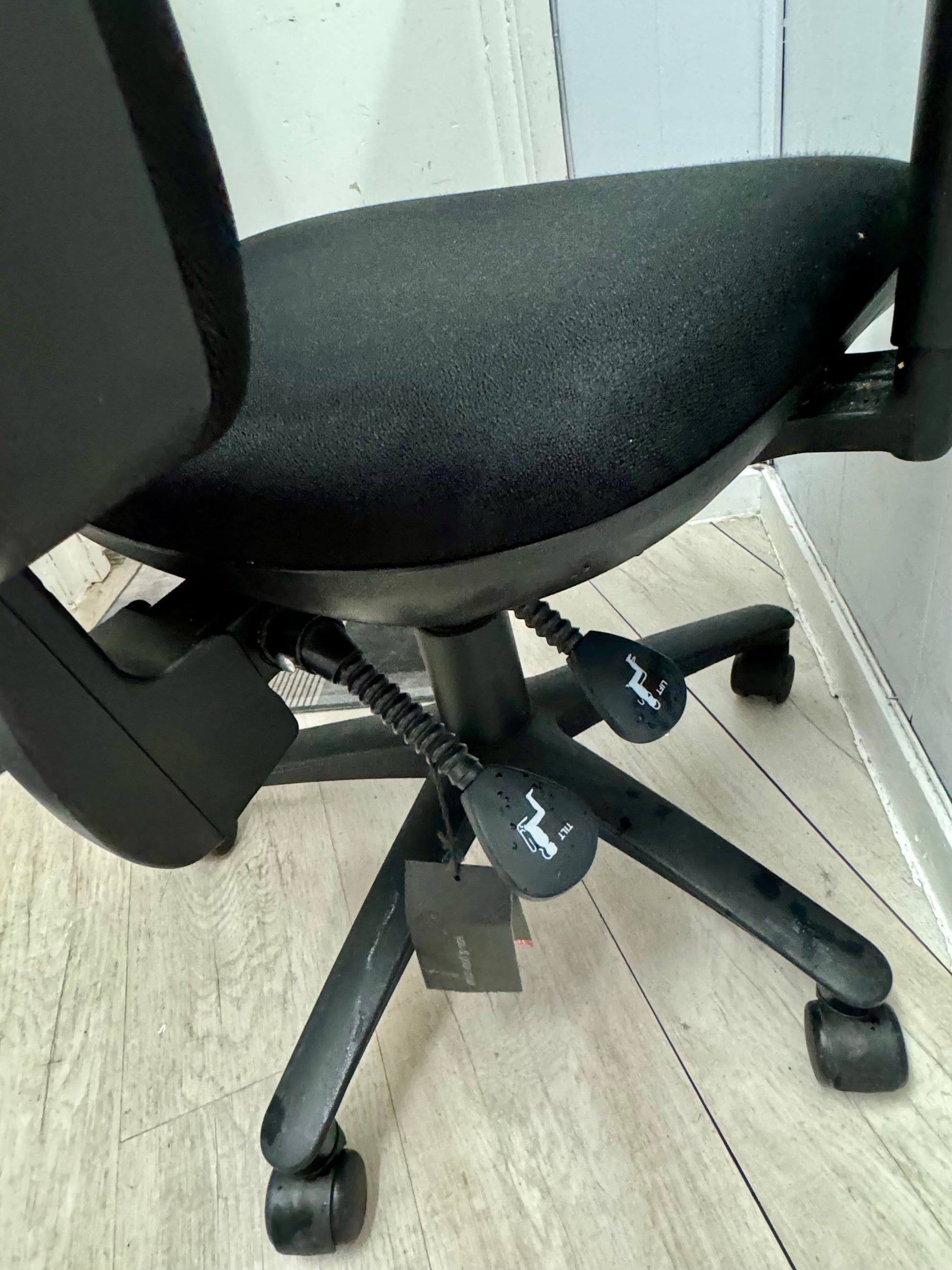 Base seat of black office desk chair