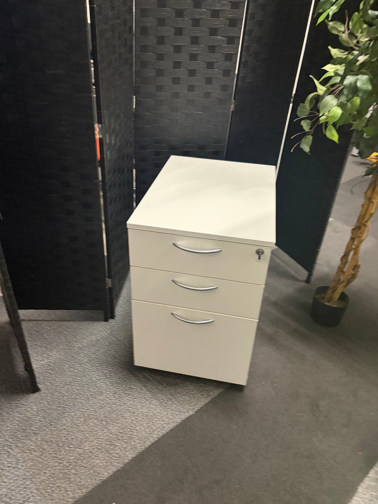 Pre-owned pedestal under desk drawer white 3 drawers H - 65cm W - 43cm D - 60cm