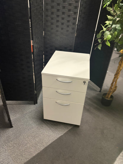 Pre-owned pedestal under desk drawer white 3 drawers H - 65cm W - 43cm D - 60cm