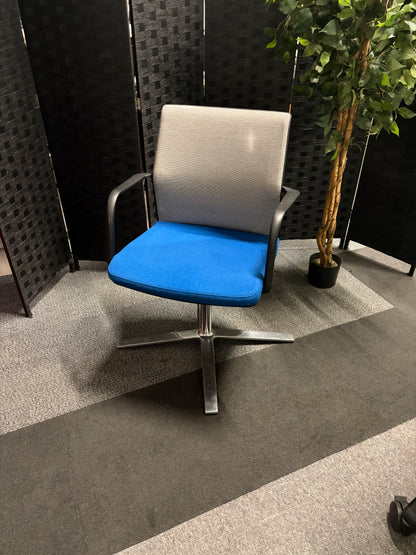 Used Orangebox Workday WD-CFA Meeting chair Blue Grey