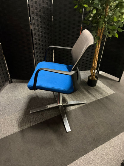 Used Orangebox Workday WD-CFA Meeting chair Blue Grey