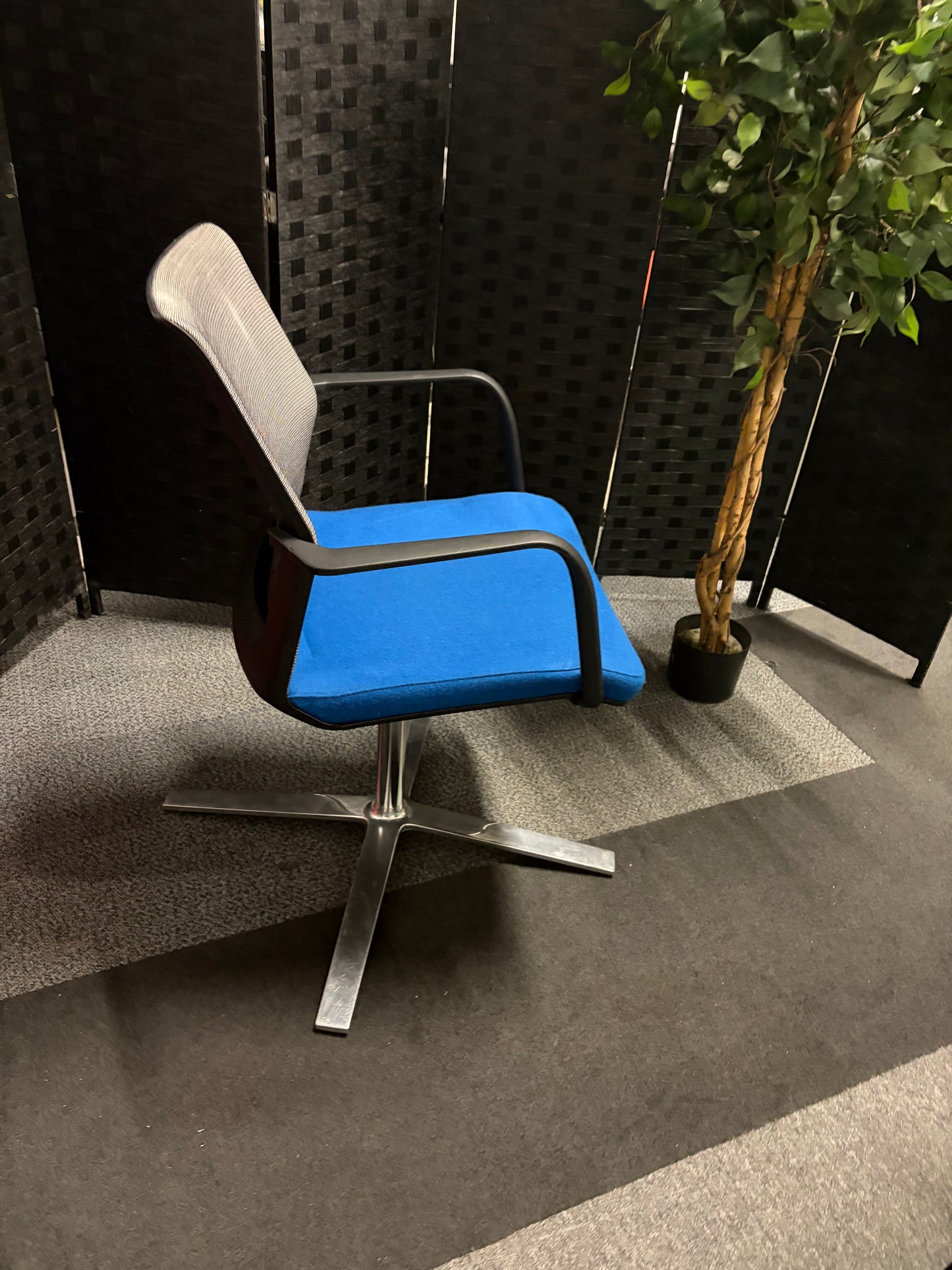 Used Orangebox Workday WD-CFA Meeting chair Blue Grey