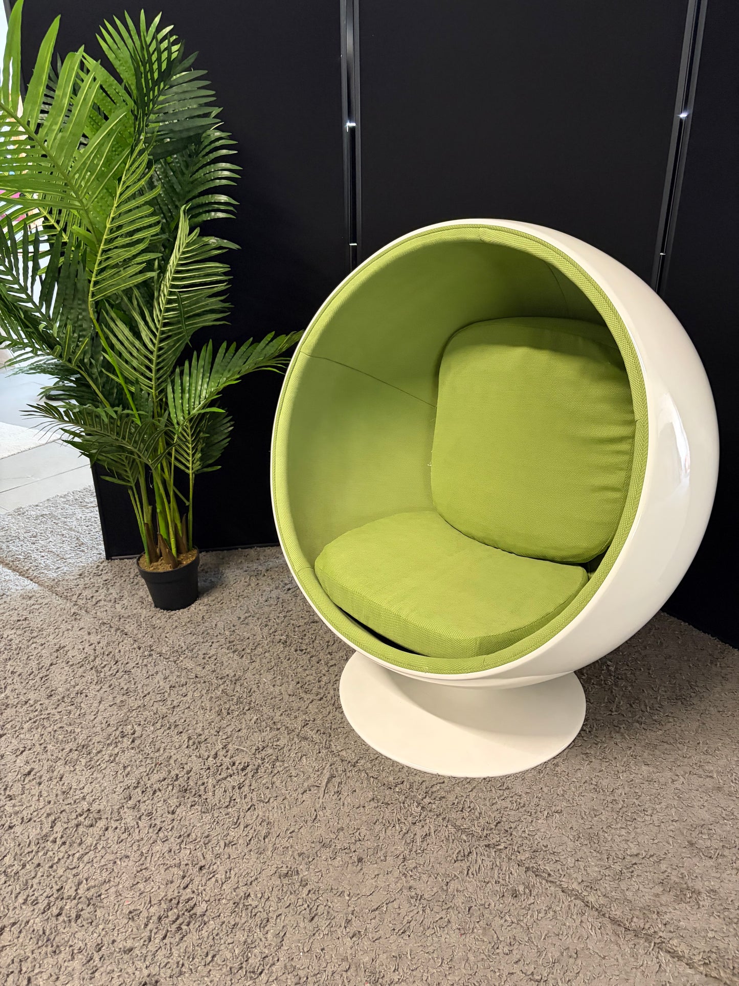 Preowned egg chair white gloss fibreglass shell swivel base. Green Eero Aarnio style retro ball