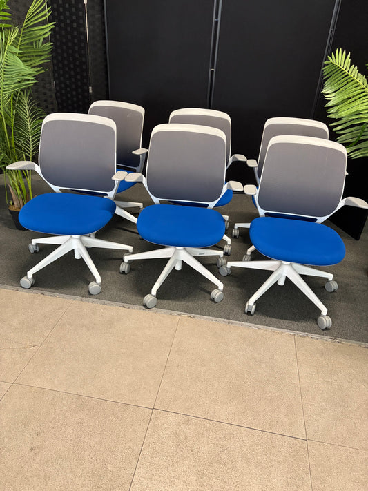 Pre-owned Steelcase Cobi White with Blue Seat chair  Fixed Arms Flexible Edge Single Lever