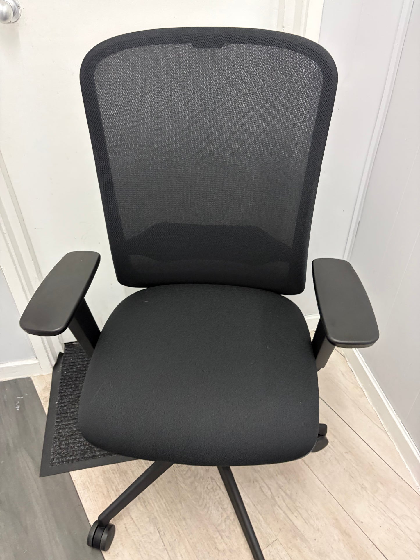 Used Torasen Juno Mesh Back Office computer desk Chair