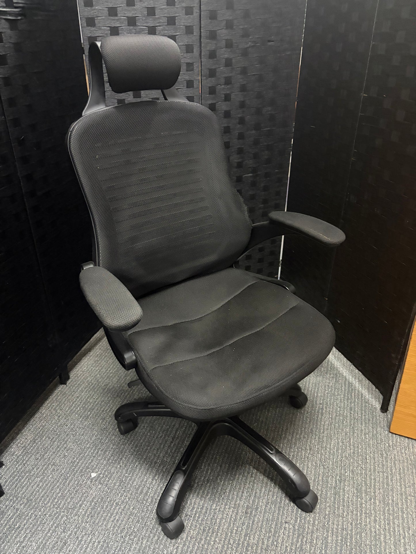 Used Black High Back Ergonomic Office Mesh Chair Adjustable Executive Manager Chair with Headrest
