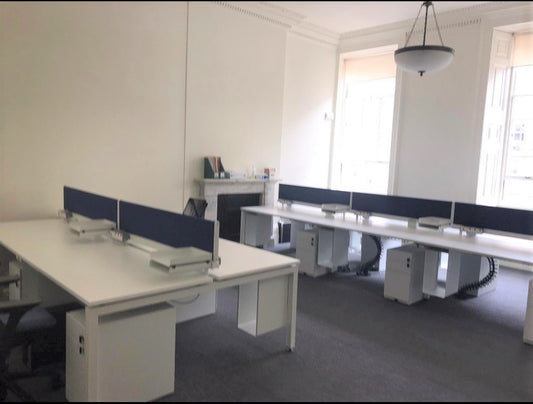 Used White Six Person Office Pod Style Desk by Herman Miller (Table top: 140cm x 80cm)