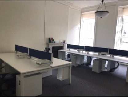 Used White Six Person Office Pod Style Desk by Herman Miller (Table top: 140cm x 80cm)