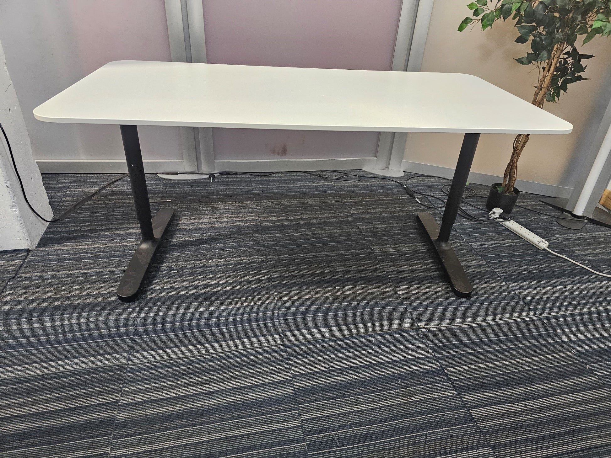 White home office 1600mm desk