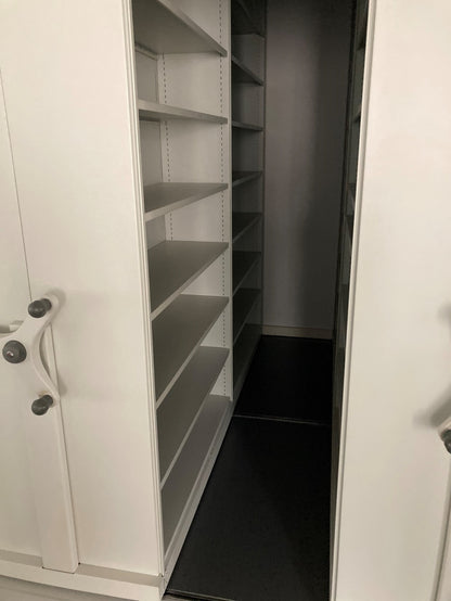 Mobile Shelving Units system (5 bays, 8 tiers) hand wheel operated