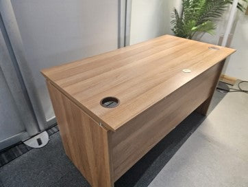 1350mm Light brown Office Computer Desk, Study Workstation 135cm x 80cm