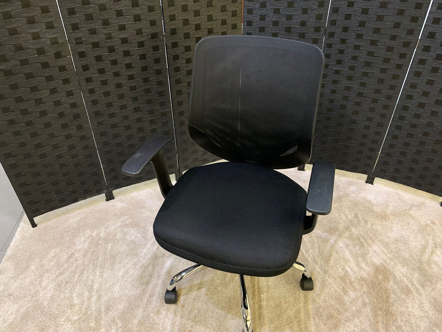 Second-hand Office Swivel Chair Black with Mesh-Back