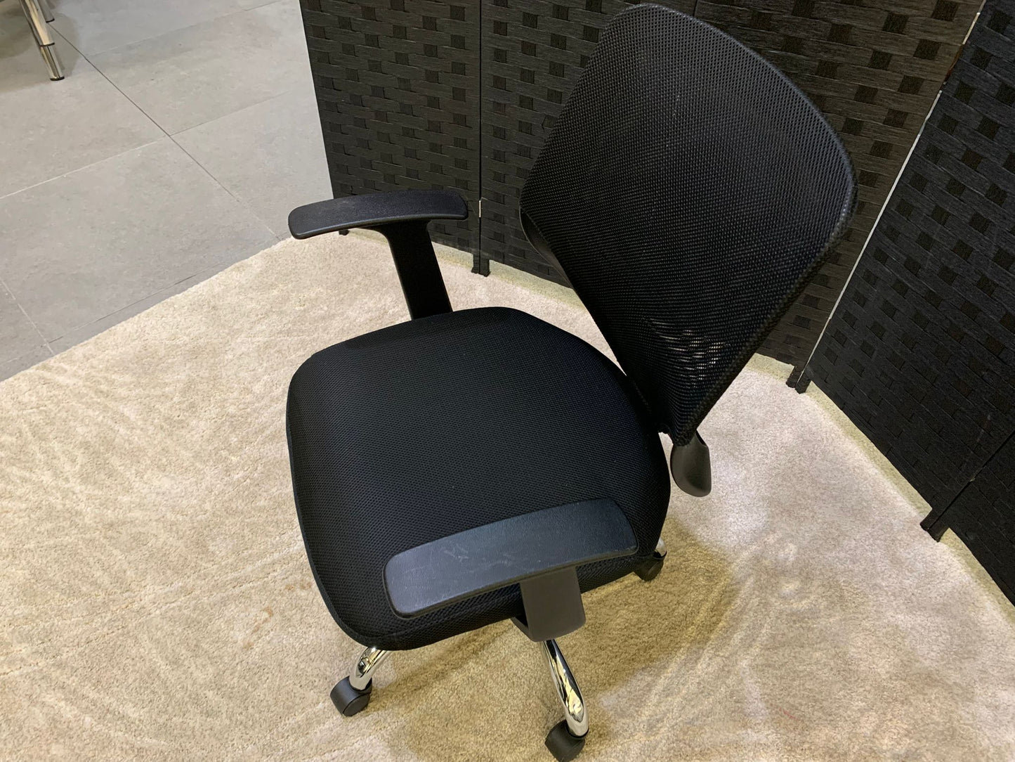 Second-hand Office Swivel Chair Black with Mesh-Back