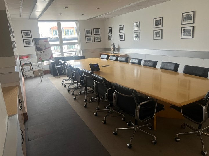 Extra Large Boardroom Meeting Conference Table Seats up to 16 people 500cm