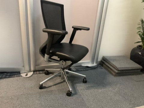 Mesh and leather office desk chair