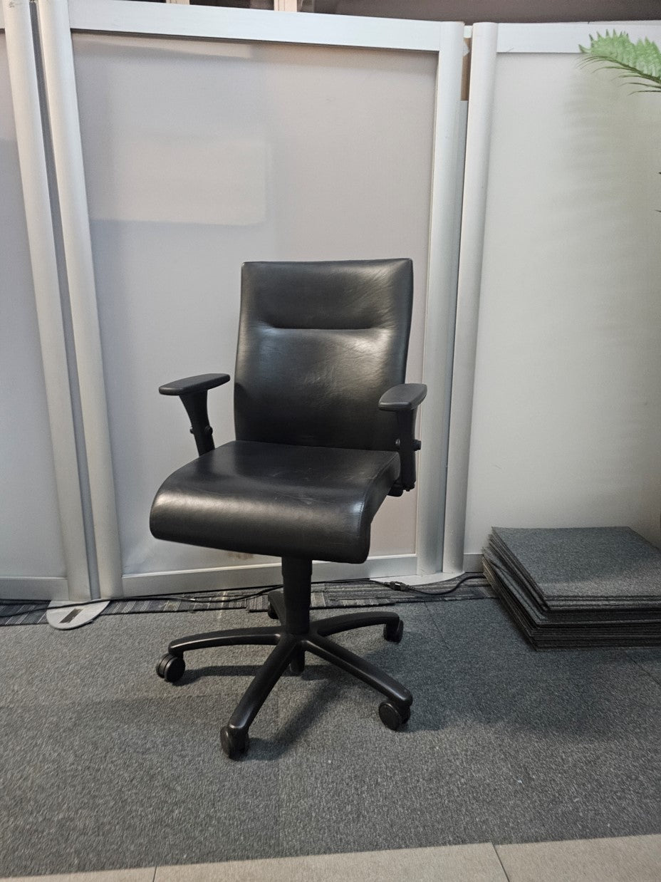 Leather sleek office chair