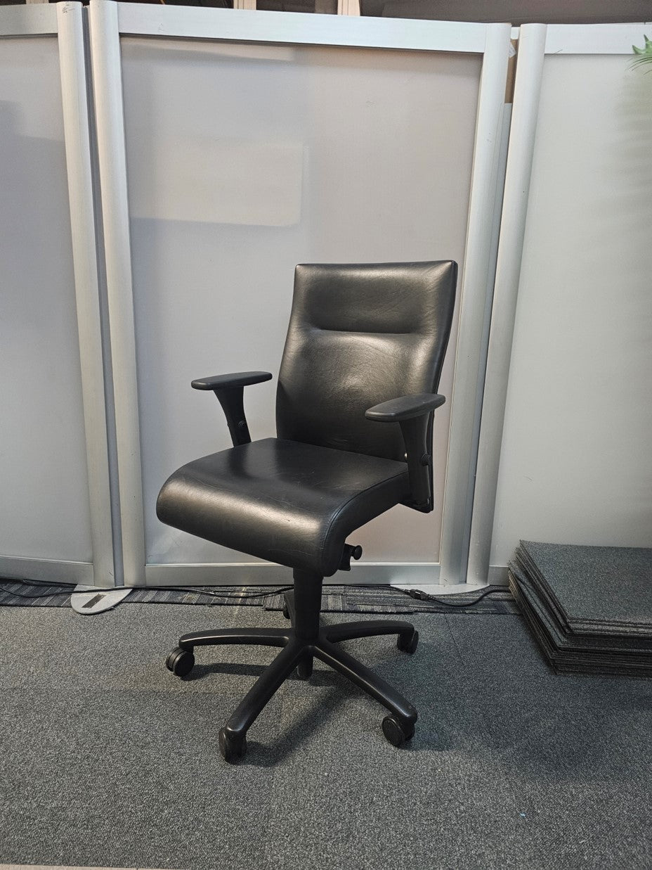 Leather executive office chair in black 