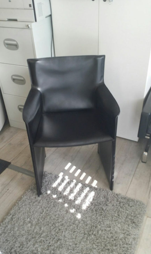 Enrico Pellizzoni Black leather modern arm chair