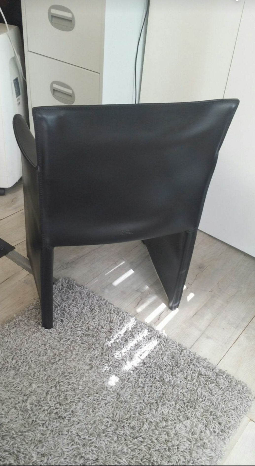 Enrico Pellizzoni Black leather modern arm chair