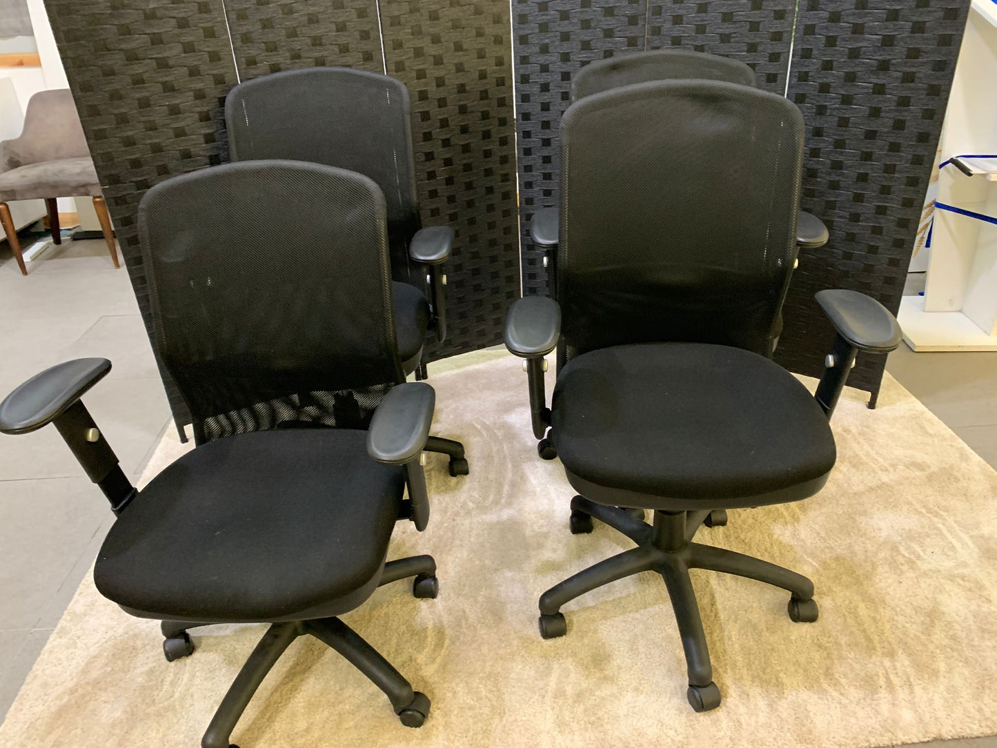Second-hand Office Swivel Chair Black with Mesh-Back